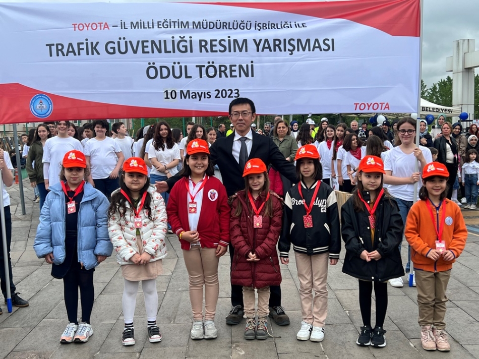 2023/05/1683727498_toyota_otomotiv_sanayi_turkiye-den_trafik_guvenligi_konulu_resim_yarismasi_ile_toplumsal_farkindalik_-4.jpeg