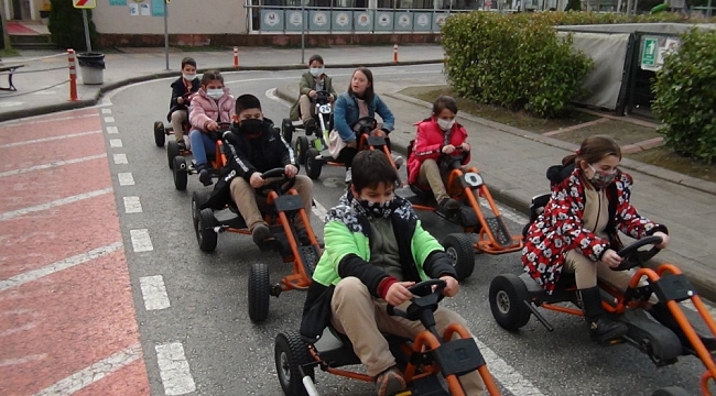 Çocuklar Trafik Parkta Doyasıya Eğleniyor